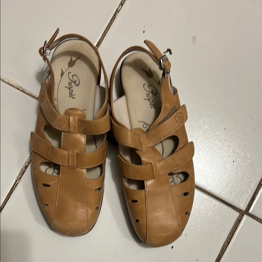 Tan Leather Sandals with Cage Design and Buckle Closure